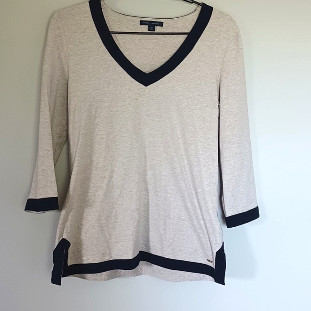 Tommy Hilfiger grey and navy 3/4 sleeve V neck size Small